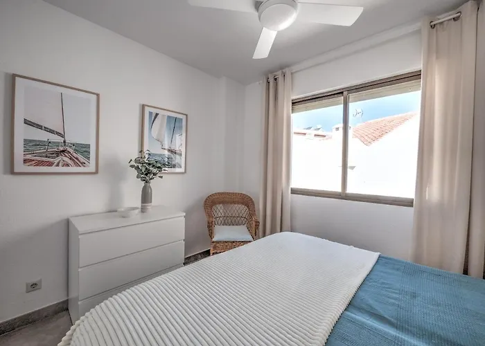 Penthouse With Roof Terrace In Parador, 아파트