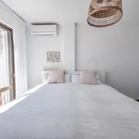 شقة Penthouse With Roof Terrace In Parador, *