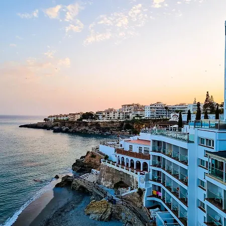 Penthouse With Roof Terrace In Parador, Nerja