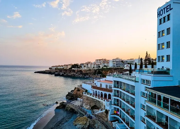 Penthouse With Roof Terrace In Parador, Nerja